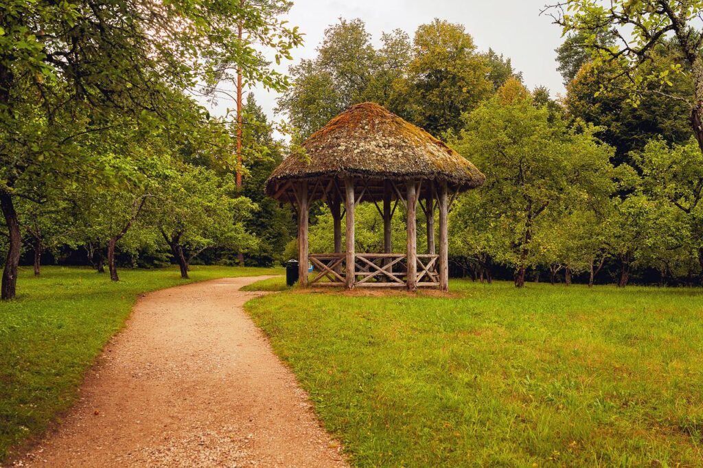 Wat is het verschil tussen een prieeltje of een pergola